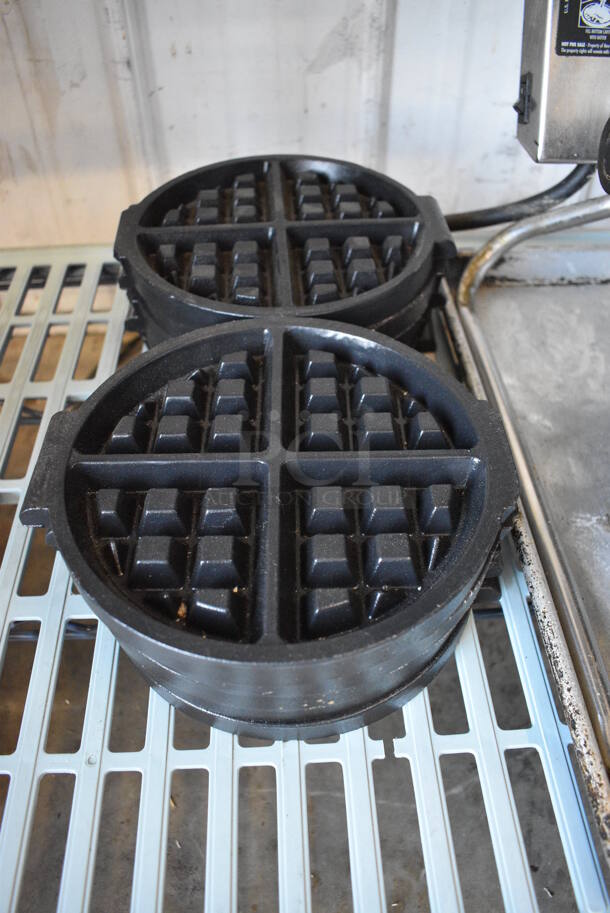 Stainless Steel Commercial Countertop Waffle Machine w/ 10 Metal Waffle Maker Inserts. 12x25x13. Tested and Working! - Image 5 of 5