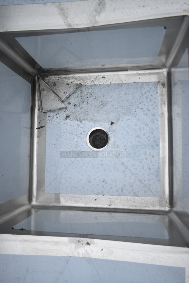 BRAND NEW SCRATCH AND DENT! Regency 600S12424224 Stainless Steel Single Bay Sink w/ Dual Drain Boards. Bay 24x24x14. Drain Boards 22.5x26. No Legs. - Image 5 of 7