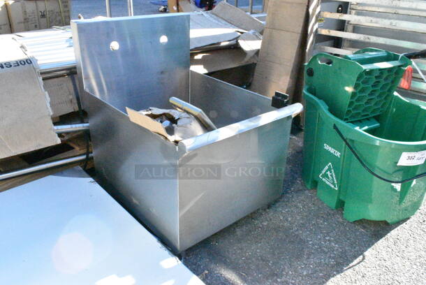 BRAND NEW SCRATCH AND DENT! Stainless Steel Single Bay Sink.  - Image 3 of 7