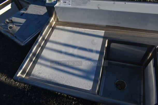BRAND NEW SCRATCH AND DENT! Regency 600DDTS384LFT Stainless Steel Commercial 3 Bay Left Side Dirty Side Dishwasher Table w/ Left Side Drain Board. No Legs. Bays 16x20. Drain Board 22.5x26.5 - Image 5 of 6