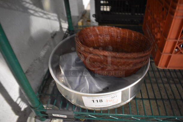 ALL ONE MONEY! Tier Lot of Various BRAND NEW Items Including Metal Baking Pan, Serving Spoons and Poly Pieces - Image 2 of 6