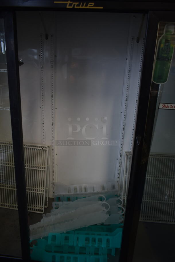 True GDM-69 Metal Commercial 3 Door Reach In Cooler Merchandiser w/ Poly Coated Racks. 115 Volts, 1 Phase. Tested and Working! - Image 8 of 9