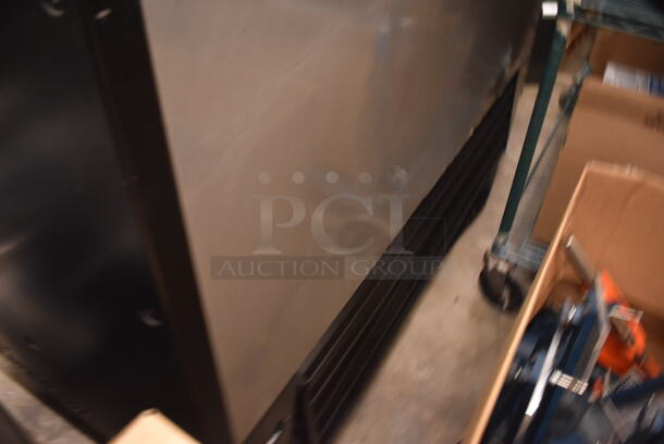 Turbo Air TOM-W-60SB Commercial Stainless Steel Open Air Merchandiser Cooler With Curved Front Glass. 120V, 1 Phase. Tested and Powers On But Does Not Get Cold - Image 5 of 8