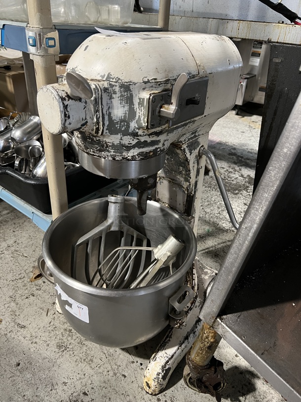 Hobart A-200 Metal Commercial 20 Quart Planetary Dough Mixer w/ Stainless Steel Mixing Bowl, Paddle and Paddle Whisk Attachments. 115 Volts, 1 Phase. 18x20x30. Tested and Working!