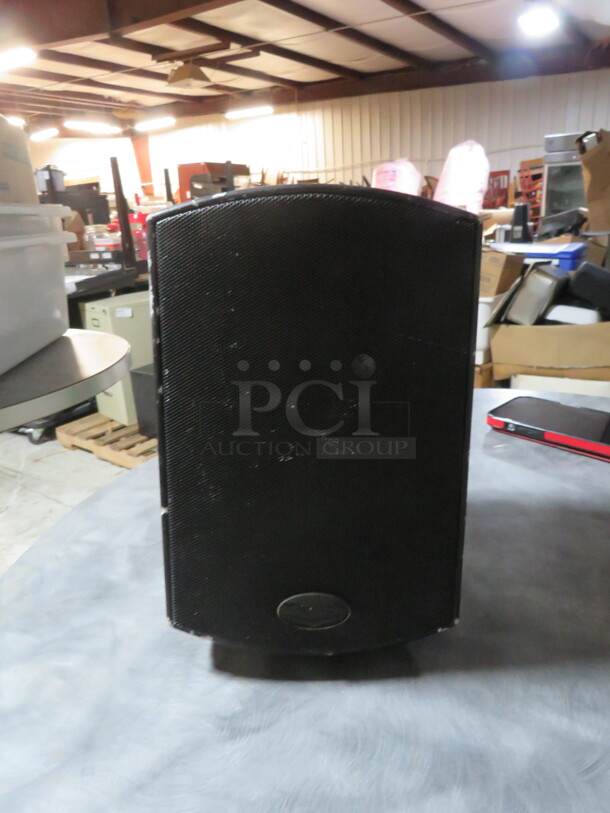 Klipsch Speaker With Bracket. 2XBID - Image 1 of 2