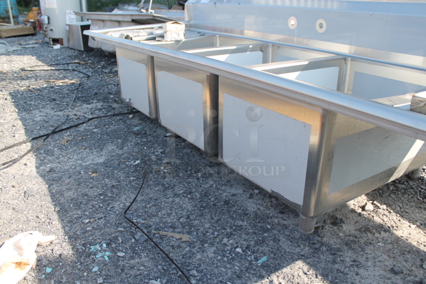 BRAND NEW SCRATCH AND DENT! Regency 600S32030220 Stainless Steel Commercial 3 Bay Sink w/ Dual Drain Boards. Bays 20x30. Drain Boards 18.5x32 - Image 2 of 8