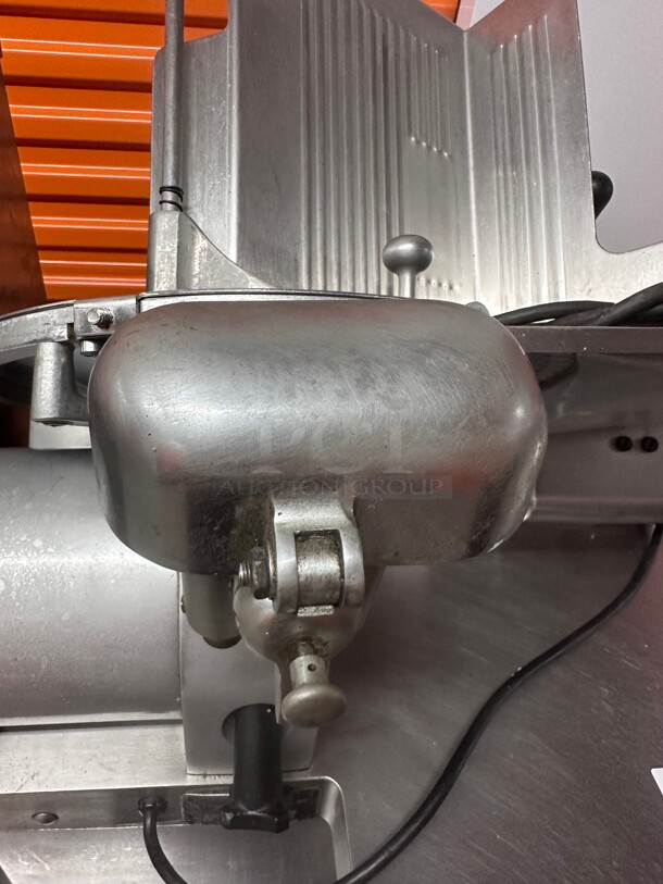 Working! Globe 2 Speed Automatic Commercial Meat Slicer model 2750 w/Sharpener Heavy Duty 115 Volt NSF Tested and Working! - Image 5 of 8