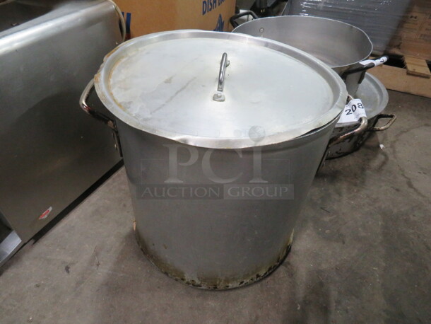 One 13.5 Inch Aluminum Stock Pot With Lid.