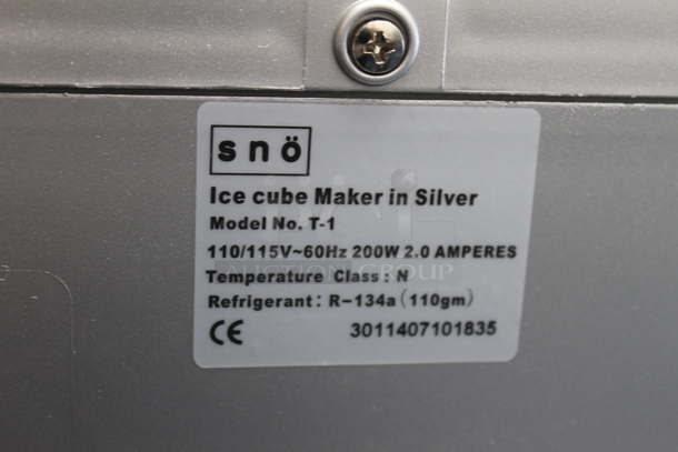 BRAND NEW SCRATCH AND DENT! Sno T-1 Portable 35lb Stainless Ice Maker, Silver Finish. 110/115 Volts, 1 Phase. Tested and Working! - Image 8 of 9