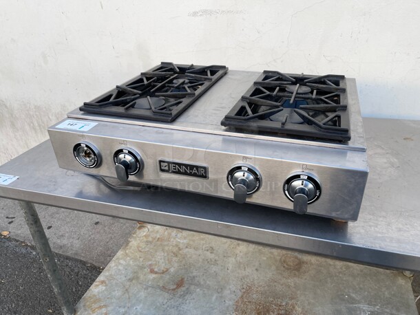 Clean! Jenn-air Pro-Style Series
30 inch Pro-Style Gas Rangetop with 4 Sealed Burners and Flame-Sensing Reignition Natural Gas Tested and Working!