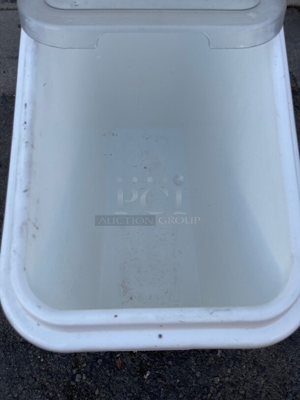 Clean! Cambro 21 Gallon / 335 Cup White Slant Top Mobile Ingredient Storage Bin with 2-Piece Sliding Lid - Image 5 of 7