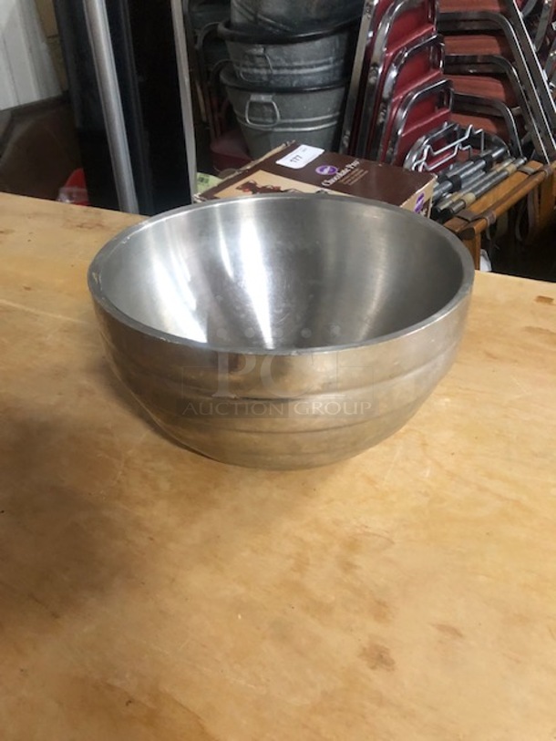 One Vollrath Stainless Steel 3.4 Quart Bowl #46591. $51.99