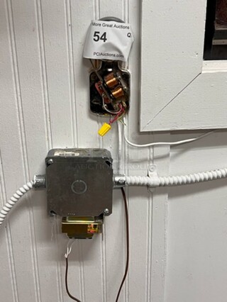 Drive-Thru Buzzer
Location: Inside and Outside Drive-Thru
**LABOR FOR REMOVAL ADDITIONAL FEE, CONTACT MISSOURI DIVISION FOR LABOR QUOTE OR ADDITIONAL QUESTIONS.