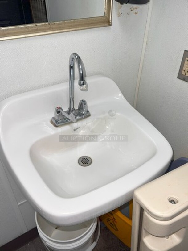 Bathroom Handwashing Sink, No Faucet.
BUYER REMOVAL. **LABOR FOR REMOVAL ADDITIONAL FEE, CONTACT MISSOURI DIVISION FOR LABOR QUOTE OR ADDITIONAL QUESTIONS. - Item #1112200