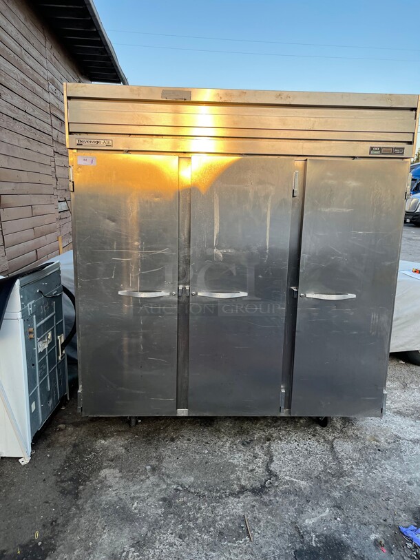 Nice! Beverage Air Three Section Reach In Refrigerator, (3) Left/Right Hinge Solid Doors, 115v NSF Tested and Working! - Image 5 of 8