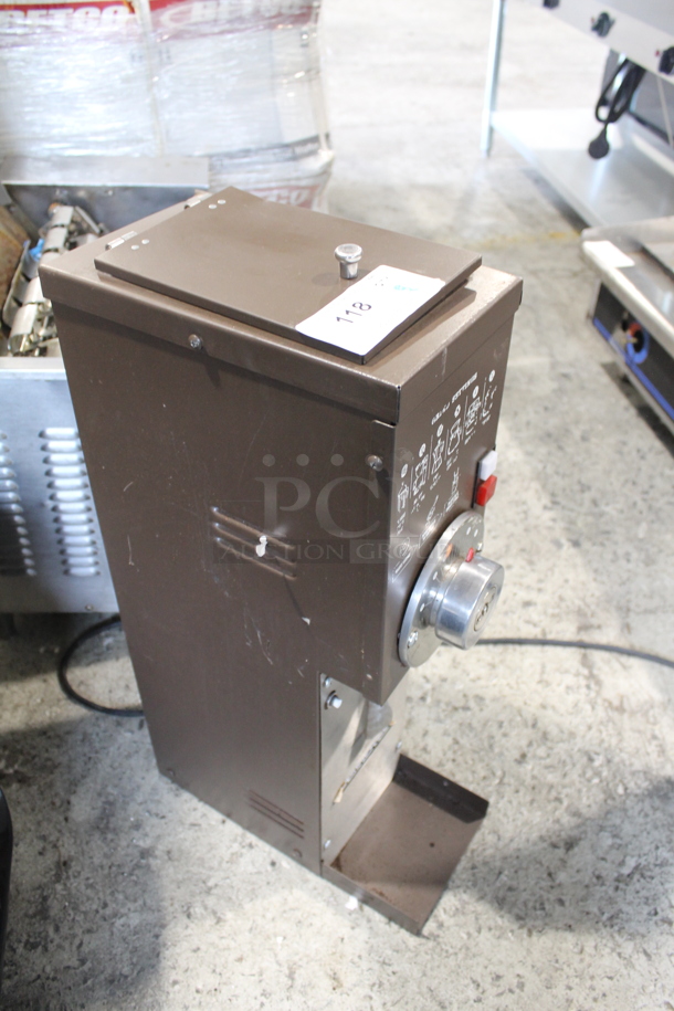 Grindmaster Metal Commercial Countertop Coffee Bean Grinder. 120 Volts, 1 Phase. Tested and Working! - Image 4 of 9