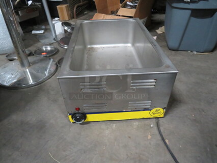One Qualite Food Warmer. Model# RDFW-1200NP. 120 Volt. 14.5X22.5X9