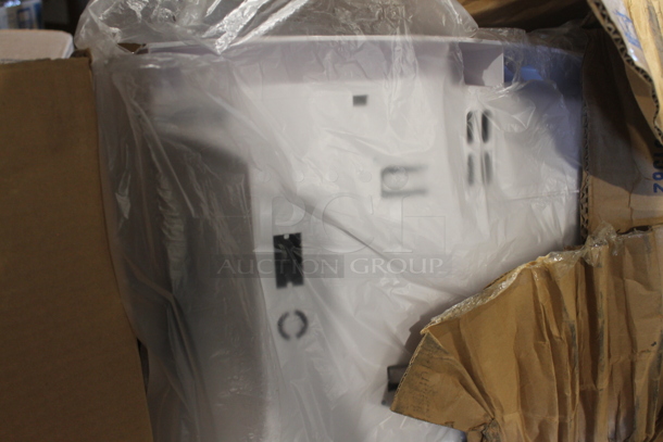2 Various Paper Towel Dispensers; Tork 87T and Kimberly Clark 09991. 2 Times Your Bid! - Image 4 of 4