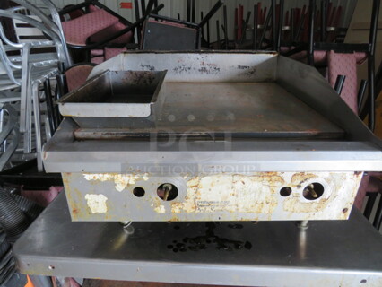 One Toastmaster Natural Gas Griddle. No Knobs. 24X28X17