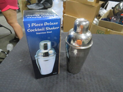 NEW 3 Piece Deluxe 16oz Cocktail Shaker. 3XBID