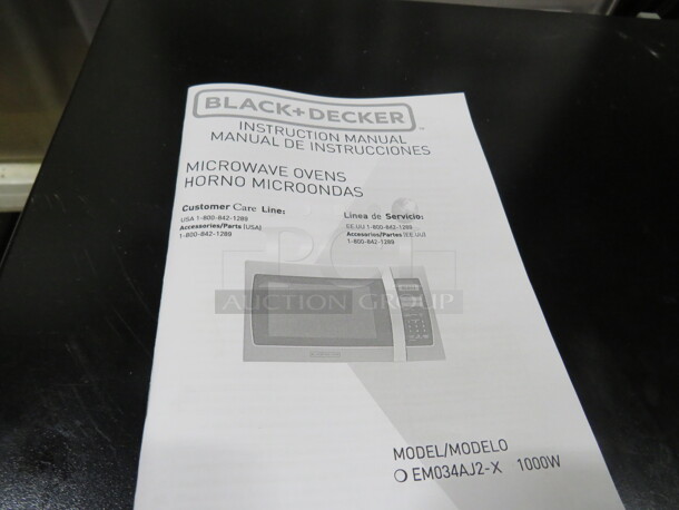 One WORKING Black And Decker Microwave With Manual. 1000Watt. 120 Volt. Model# EM034AJ2-X. 20.5X18X12 - Image 2 of 3
