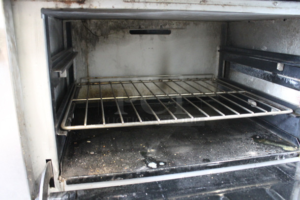 Vulcan Stainless Steel Commercial Natural Gas Powered 6 Burner Range w/ Flat Top, 2 Ovens, Over Shelf and Back Splash.  - Image 9 of 11