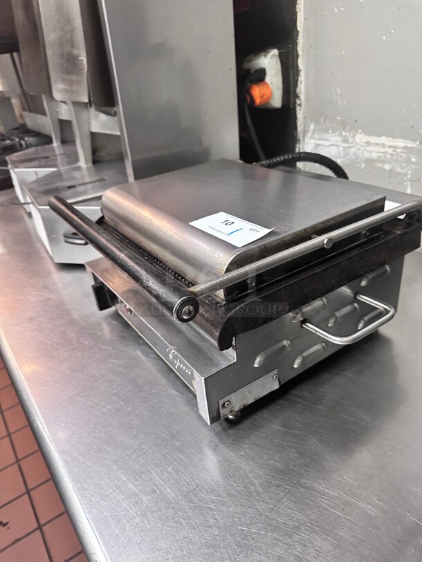 Working! Star GX14IG 15 inch Single Commercial Panini Press w/ Cast Iron Grooved Plates, 120v NSF Tested and Working! - Image 5 of 8