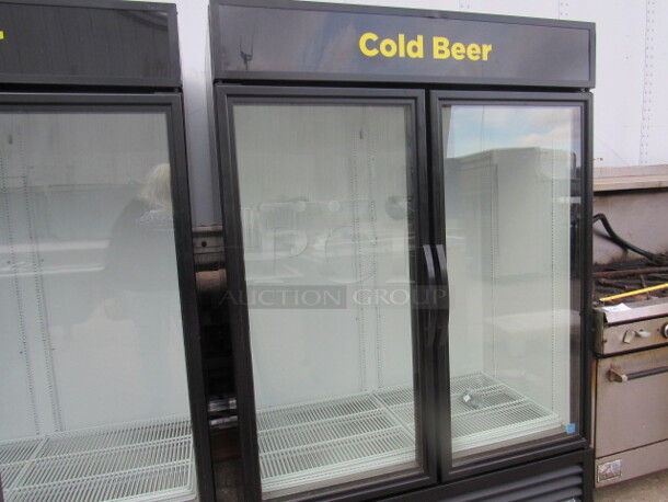 One True 2 Door Glass Display Cooler With 6 Racks. Working Not COLD. 115 Volt. Model# GDM-49-HC-TSLO1. 54X31X78.5