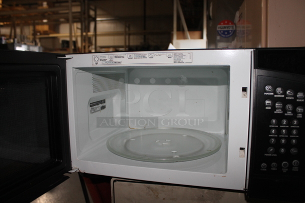General Electric JES1246BH01 Countertop Microwave Oven w/ Plate. 115 Volts, 1 Phase. - Image 5 of 8