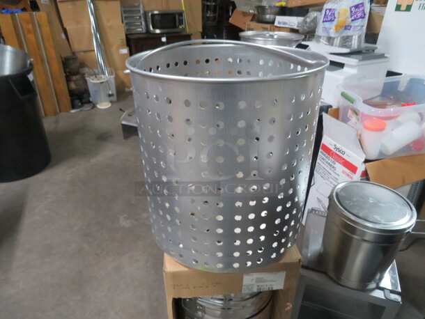 One NEW Aluminum Steamer Basket. 16X17