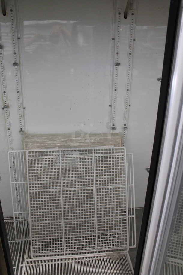 True GDM-72 Metal Commercial 3 Door Reach In Cooler Merchandiser w/ Poly Coated Racks. 115 Volts, 1 Phase. Tested and Working! - Image 7 of 9