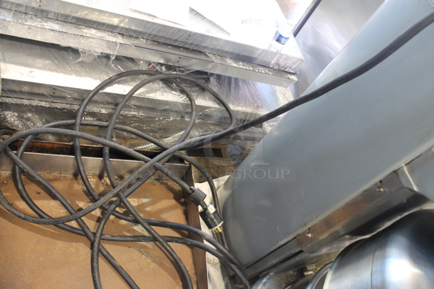 Hobart P660 Metal Commercial Floor Style 60 Quart Planetary Dough Mixer w/ Stainless Steel Mixing Bowl, Bowl Guard and 2 Dough Hook Attachments. 208-240 Volts, 3 Phase. - Image 7 of 8