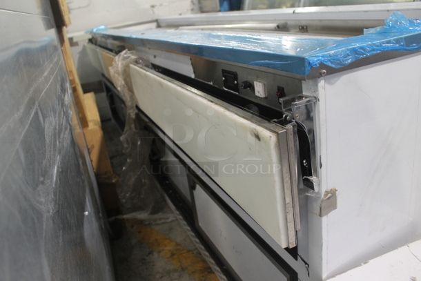 CustomCool 7-11DEL10R Metal Commercial Floor Style Deli Display Case Merchandiser 115 Volts, 1 Phase. Does Not Come w/ Remote Compressor - Image 5 of 11