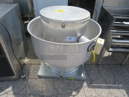 One NEW Captive Aire Ventilator. Model# NCA14HPFA. 208 Volt. 3 Phase. 33X31
