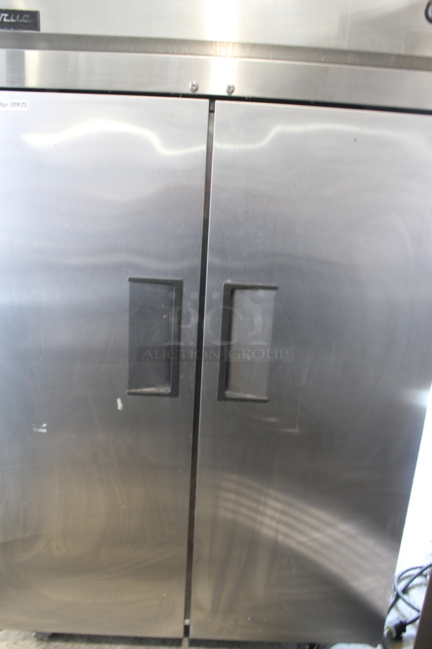 2015 True TG2R-2S Stainless Steel Commercial 2 Door Reach In Cooler w/ Poly Coated Racks on Commercial Casters. Tested and Powers On But Does Not Get Cold - Image 3 of 6
