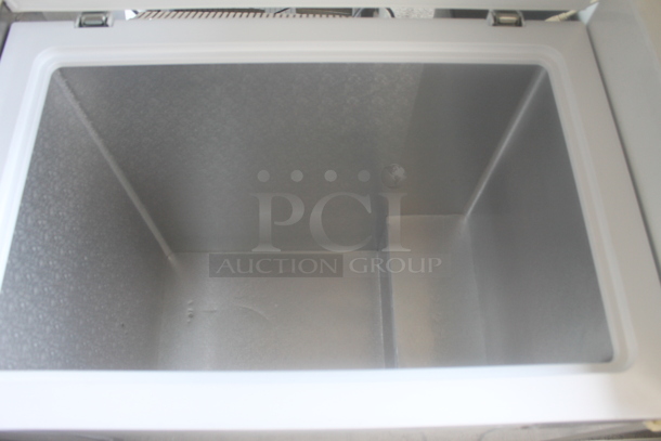 Criterion CCF70M3W Metal Commercial Chest Freezer. 115 Volts, 1 Phase. Tested and Does Not Power On - Image 4 of 5