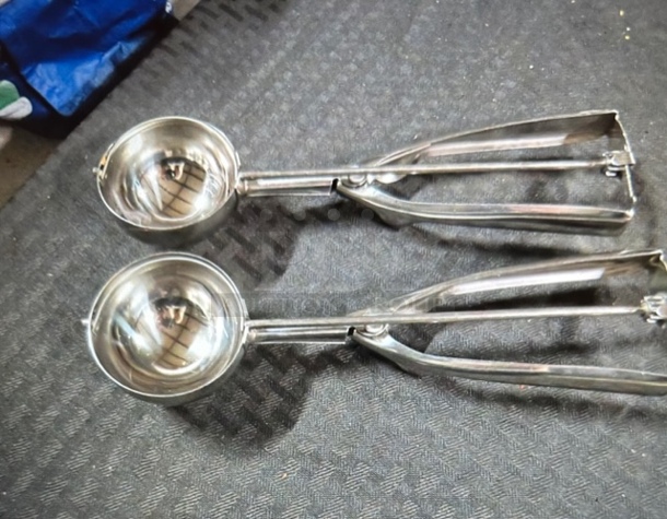 Stainless Steel Disher. 2XBID - Image 1 of 1