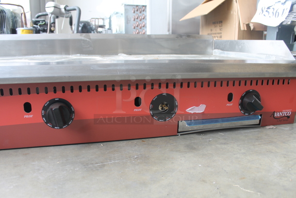 BRAND NEW! 2021 Avantco 177CAG60TG Stainless Steel Commercial Countertop Natural Gas Powered Flat Top Griddle w/ Thermostatic Controls. 175,000 BTU. Tested and Working! - Image 5 of 7