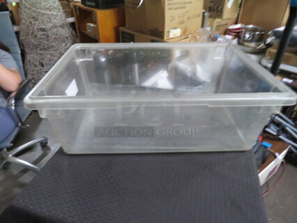 One Cambro 12.5 Gallon Food Storage Container.