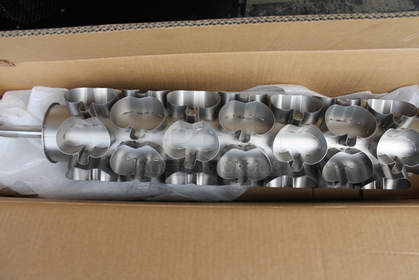 Rondo Seewer Stainless Steel Appled Shaped Donut Cutting Rolling Pin - Image 5 of 5