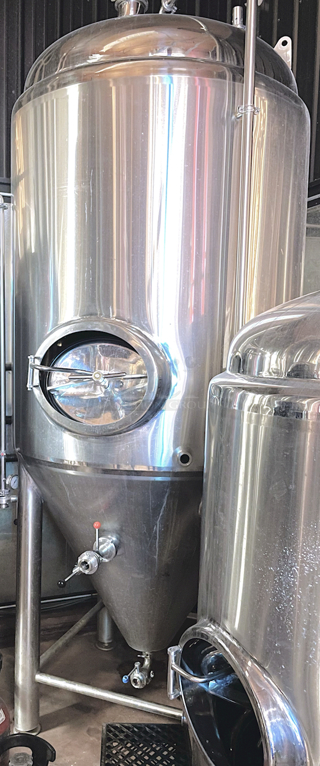 ? ? BEAUTIFUL!! Stout Tanks & Kettles - 15 BBL Fermenter / Unitank (Jacketed). ? ? Features: Easily Converts to a Unitank or Brite Serving Tank; Glycol Jacketed - 2 Zones: Cone and Sidewall; Shadowless Manway for Easy Cleaning; Adjustable Racking Arm for Clear Transfer; 1.5" Sample Valve for Quality Testing; Back Mounted Pressure Gauge; Adjustable Feet for Leveling on Uneven Floors or Fine Height Adjustments; Pressure Gauge Type: Back Mount; CIP Arm and 2.5" Rotating CIP Spray Ball; 2 Butterfly Valves; Rated to 2-Bar (29 PSI); 1/2" NPT Welded Thermowell for Contactless Temperature Probe Tank Thickness: 3mm Jacket and Outer Shell Thickness: 2mm. Cone: 60 degree Interior Angle. 51.5-in. diameter x 125-in.H.