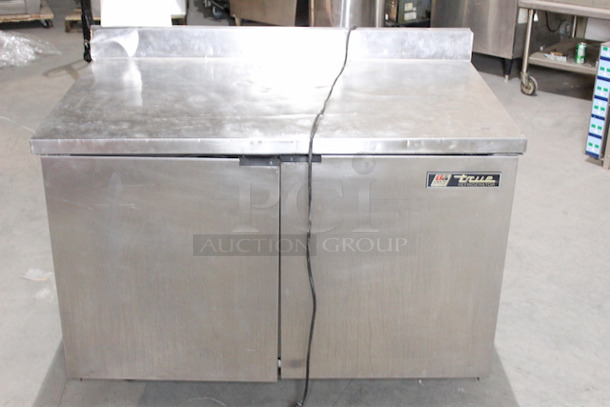 Nice True TWT-48 48" Worktop Undercounter Refrigerator 115v/60hz/18.6a.

Tested. Gets Down to 38 degrees.
 48-3/4x30x39 - Image 1 of 7