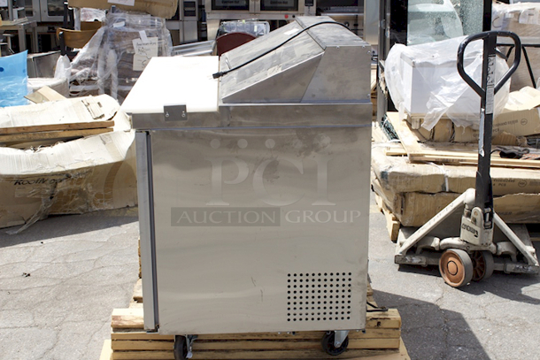 BRAND NEW SCRATCH & DENT! Avantco APT-48-HC 48" 2 Door Refrigerated Sandwich Prep Table, 115v. Tested Turns On. Throws Error Code. 
 - Image 4 of 9