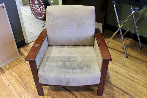 AWESOME! Cushioned Lounge Chair