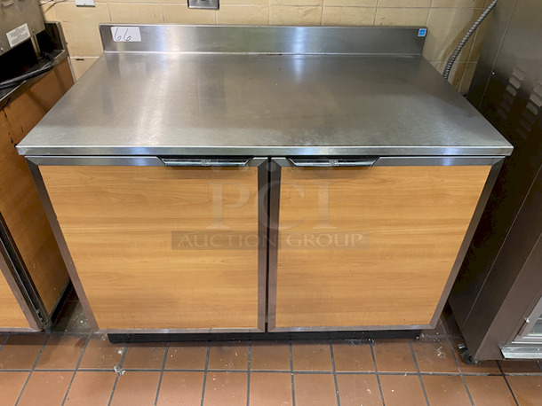 LIKE NEW! Duke SUB-P-60M Storage Cabinet With Stainless Steel Top and Backsplash. Unit Has a 36 inch work height 

WIDTH: 60 DEPTH: 30 HEIGHT: 40-1/2 - Image 4 of 5