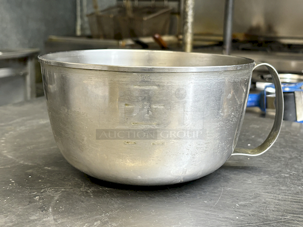 Graduated 3 Quart Measuring Bowl, Metal. - Image 4 of 4