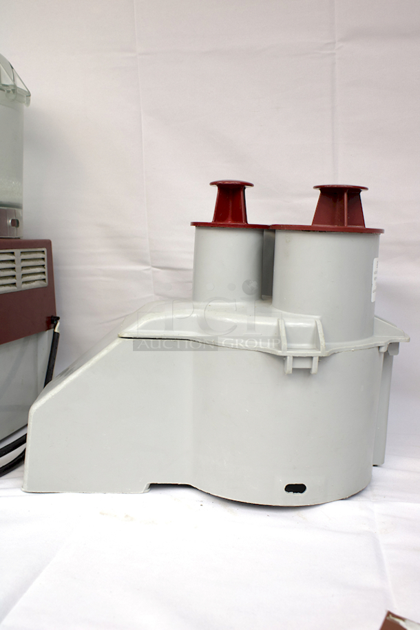 OUTSTANDING! Robot Coupe R2NCLR Combination Food Processor with 3 Qt. / 3 Liter Clear Bowl, Continuous Feed & 2 Discs - 1 hp, 120 Volts 60hz. 7.2AMPS - Image 7 of 10