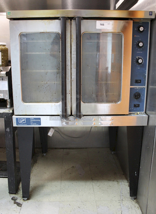 OUTSTANDING! Duke E101-GV Single Full Size Natural Gas Convection Oven - 40,000 BTU, 115 V/60 Hz/1 ph, 5-ft. Cord, 38-1⁄8 in. W x 39-1⁄2 in. D x 59-7⁄16 in. H - Image 1 of 7