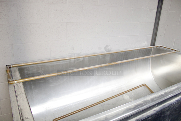NEW/NEVER USED Custom Stainless Steel Mash-Lauter Tun, Copper Tubing Filter System, Copper Tubing System For Adding Hot Water Evenly Over The Mash, 2" Drain With Butterfly Valve, On Heavy Duty Commercial Casters. Mash Tun Can Also Be Used As A Cool Ship For Lambic (Spontaneous Fermentation) Brewing.  - Image 4 of 9