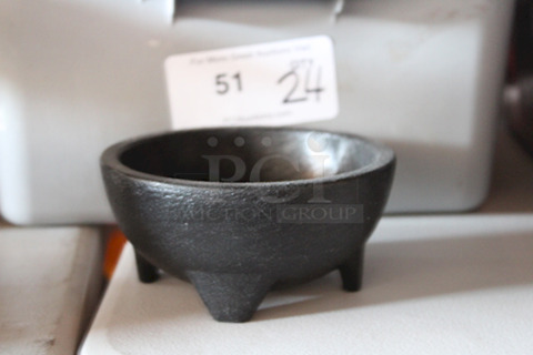 SLEEK! HS Inc. NHS1047 20 oz. Charcoal Polypropylene Perfecto Molcajete. In Great Condition. Perfect For: Pico De Gallo , Queso, Table Side Guacamole ?.  24x Your Bid 